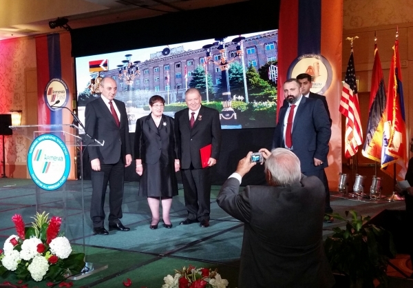 ԼՂՀ նախագահը Լոս Անջելեսում մասնակցել է «Հեռուստամարաթոն-2014»-ի գալա 
միջոցառմանը
