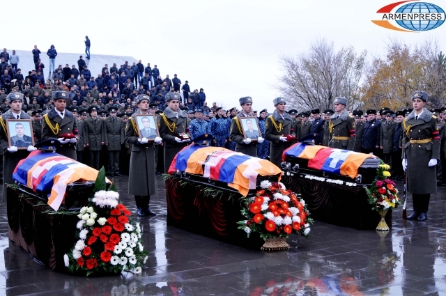Deceased pilots buried at Yerablur through military procedure