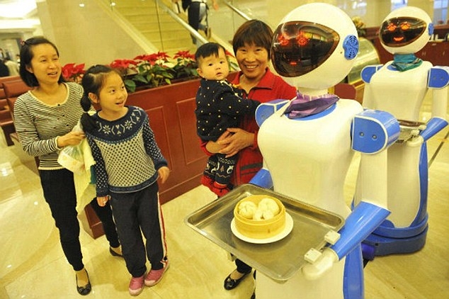 Չինաստանի ռեստորանում ռոբոտ-մատուցողներ են աշխատում