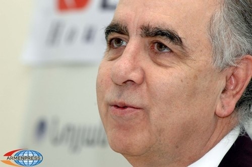 Azeri-Israeli propagandist throws stones at Armenia from glass house