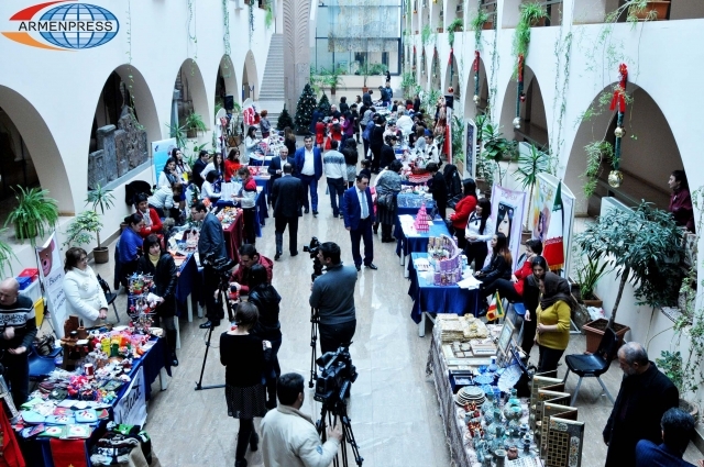 В мэрии Еревана состоялась благотворительная международная выставка-продажа 
«Маленький свет наших сердец» 