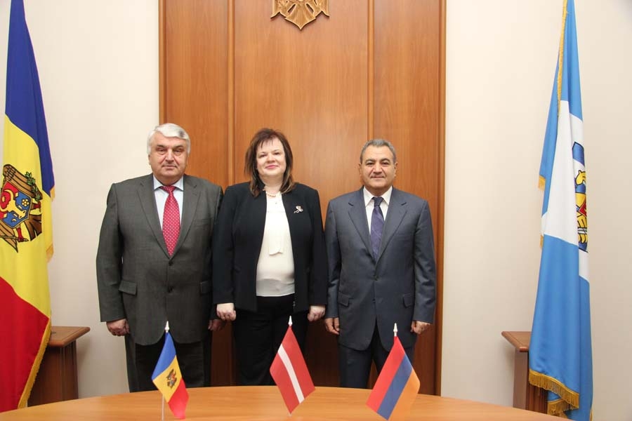  Հայաստանի, Մոլդովայի և Լատվիայի ՎՊ նախագահները մի շարք 
համաձայնագրեր են ստորագրել