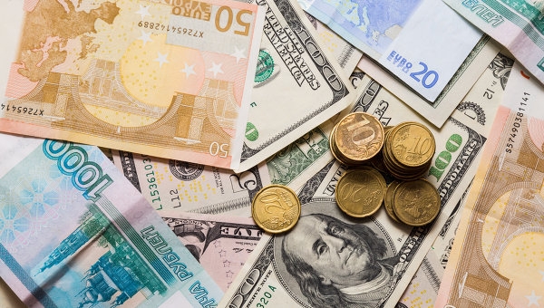 Доллар упал ниже 60 рублей, евро ниже 75 рублей