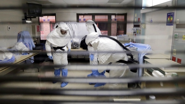 Ebola virus death toll rises to 6,915: WHO