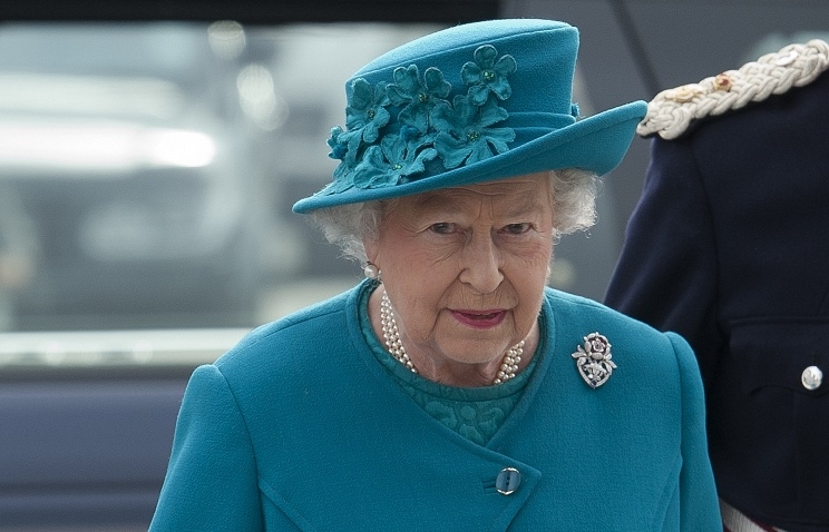 Букингемский дворец опроверг слухи о скором отречении королевы Елизаветы II
