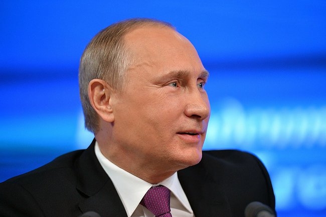 Путин призывает в отношениях с Грузией наладить прямые контакты и политический 
диалог