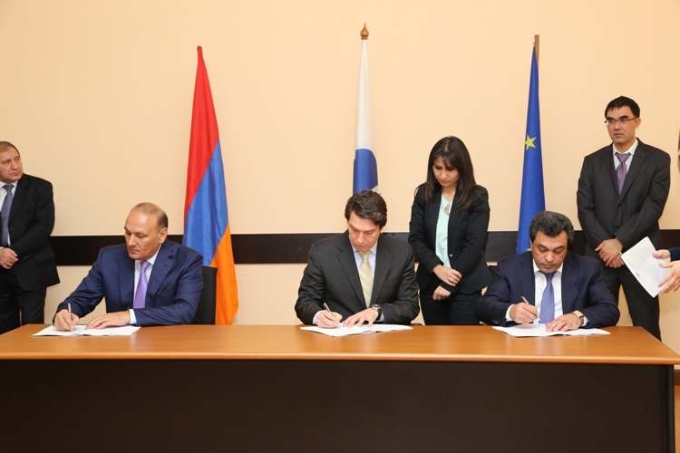 ՎԶԵԲ-ն ու Հայաստանը ստորագրել են վարկային և դրամաշնորհային 
համաձայնագրեր