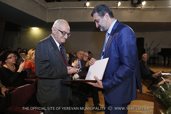Петрос Айказян  награжден Золотой медалью мэра Еревана