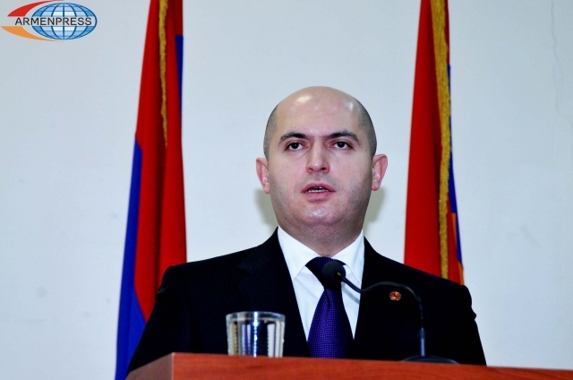 В общественных школах учебники качественные, но сложные: министр образования и 
науки Армении