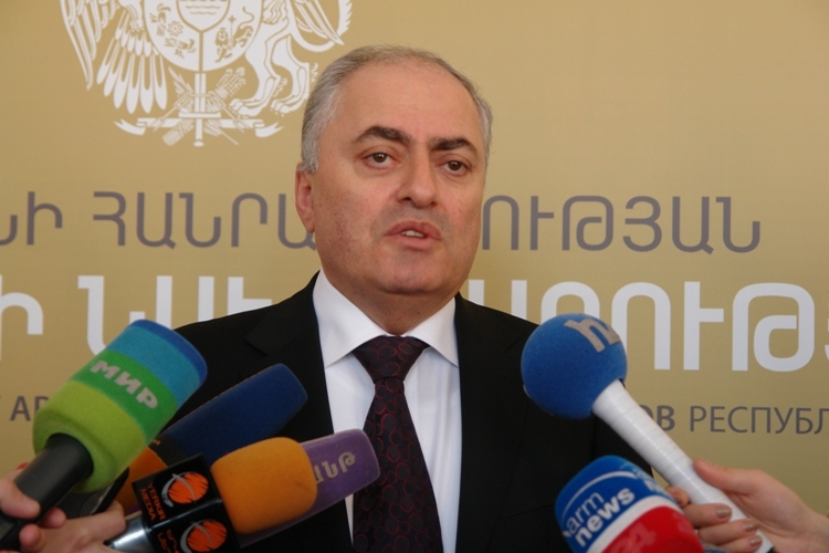 В результате подорожания доллара 94 хозяйствующих субъекта Армении временно 
приостановили деятельность