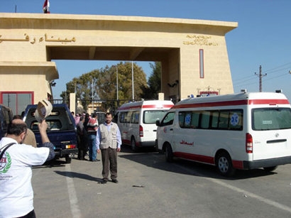 Власти Египта временно открыли границу с сектором Газа