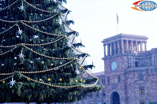 Вечером 22 декабря на Площади Республики зажгутся огни главной новогодней ёлки