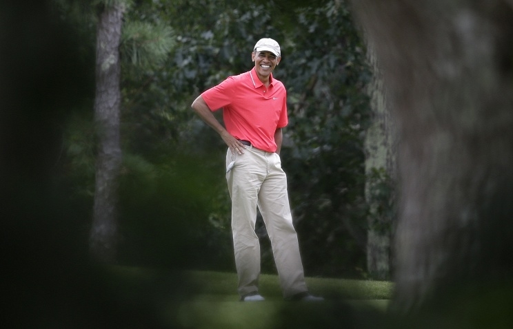 Президент США проводит отпуск на Гавайях, играя в гольф с премьером Малайзии