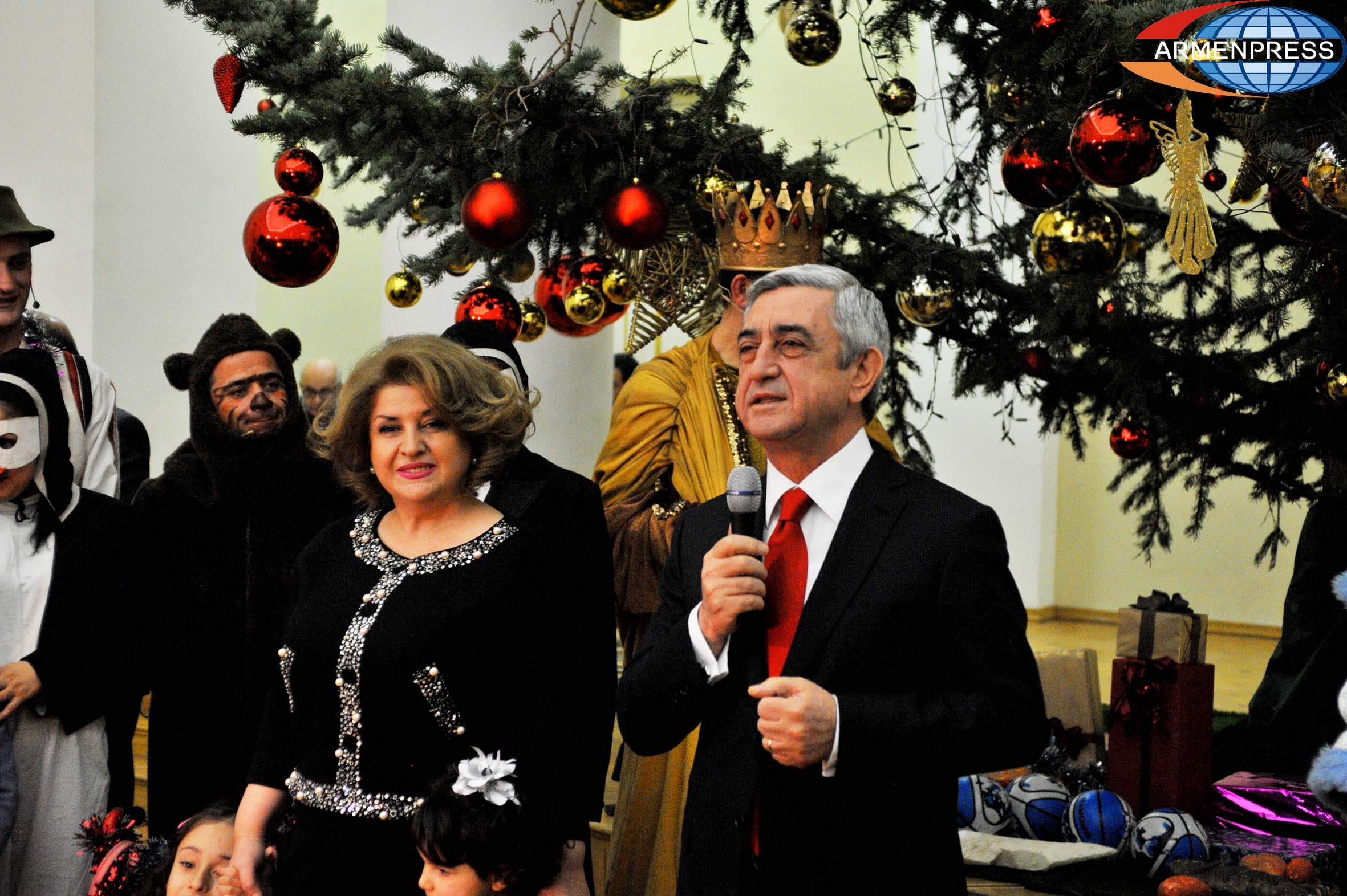 Armenia's President hosts children at Presidential Residence