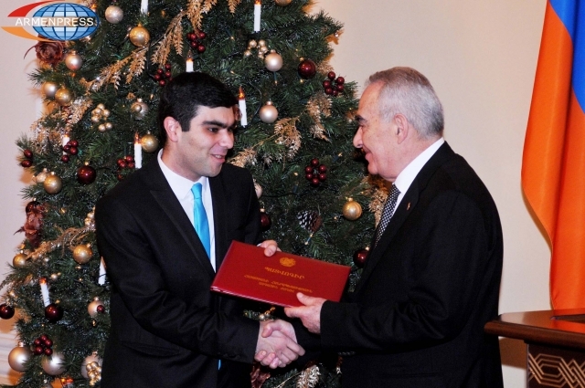 NA Speaker granted Certificate of Appreciation to “ArmenPress”, certificate to Shant 
Khlghatyan