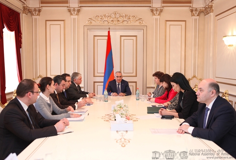 Спикер провел совещание с членами делегации НС Армении в ПАСЕ