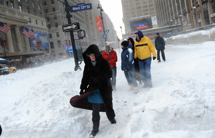 
На Нью-Йорк надвигается одна из самых сильных в истории снежных бурь
