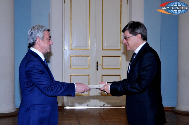 Новоназначенный посол Польши вручил верительные грамоты президенту Армении 
