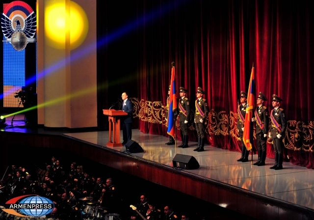 ՀՀ եւ ԼՂՀ նախագահների մասնակցությամբ մեկնարկեց Հայոց բանակին նվիրված 
համերգը
