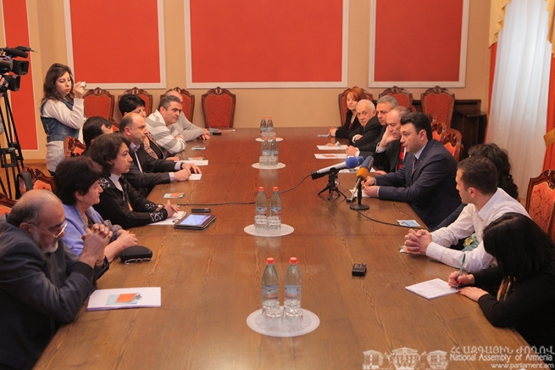 Deputy Speaker of Armenia's Parliament receives representatives of Greek and Assyrian 
communities