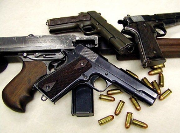 Ոստիկանները հետախուզվողի տանից զենք ու թմրանյութ է հայտնաբերել