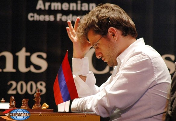 Levon Aronian one point behind leaders at Baden-Baden tournament