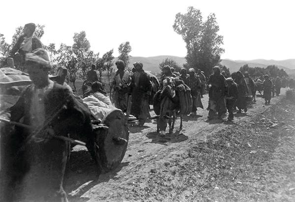 Photo showing scene of deportation of Erzurum Armenians published