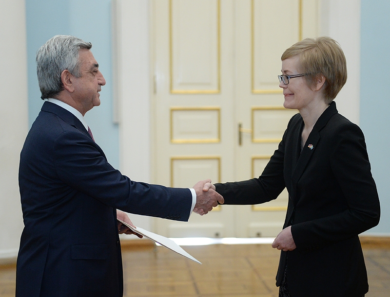 Newly-appointed Swedish Ambassador presents her credentials to Armenia's President
