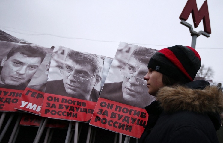 В Москве и Петербурге начался траурный марш памяти Бориса Немцова