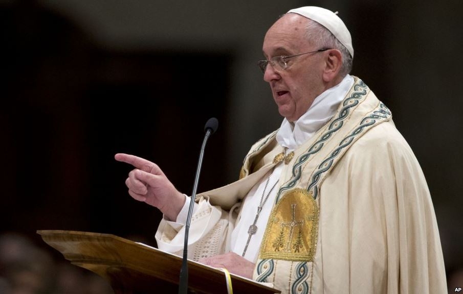 Pope Francis condemns savage persecution of ISIS in Syria and Iraq