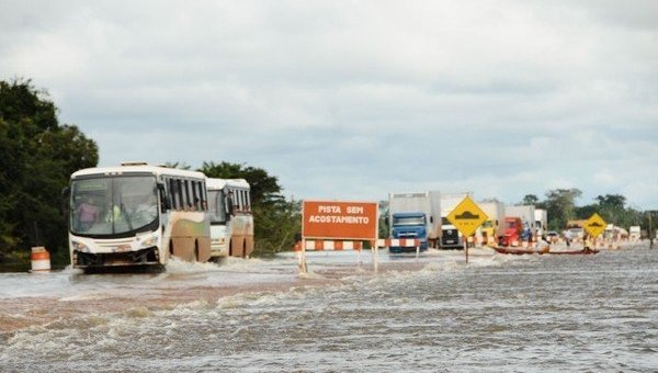 Более 87 тыс человек пострадали от наводнения на западе Бразилии
