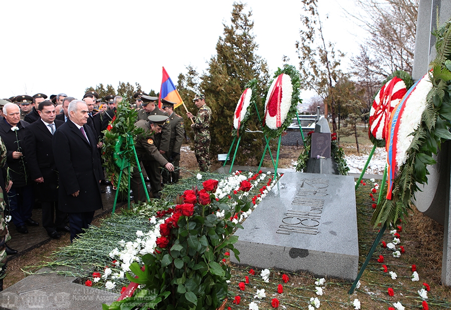 ԱԺ նախագահը հարգանքի տուրք է մատուցել Վազգեն Սարգսյանի հիշատակին 
