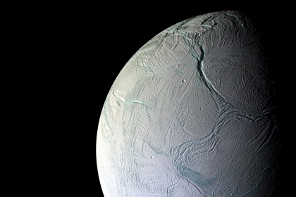 Undersea Jacuzzi may give life to Saturn's icy moon
