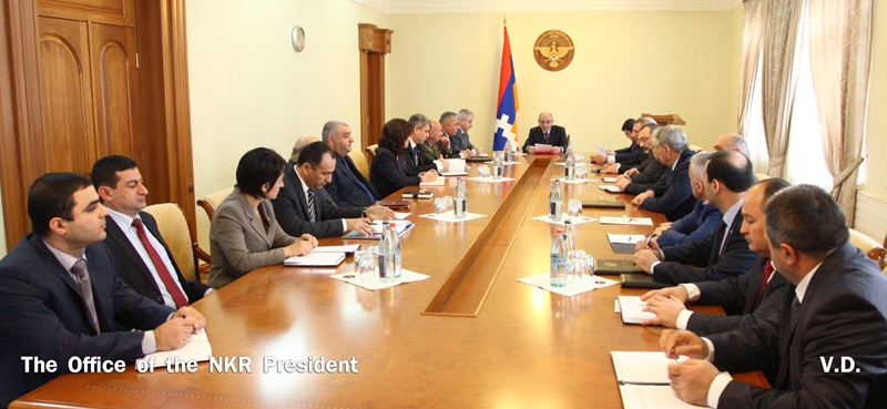 Бако Саакян провел заседание Совета безопасности