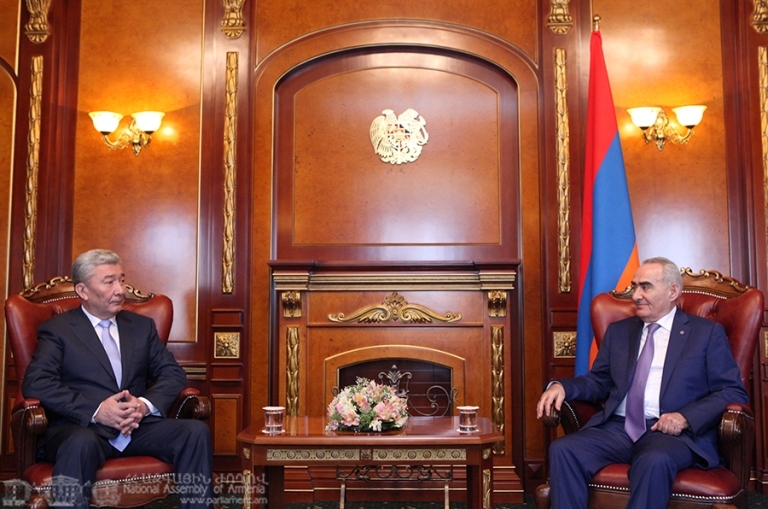 ԱԺ նախագահը հրաժեշտի հանդիպում է ունեցել Հայաստանում Ղազախստանի 
դեսպանի հետ