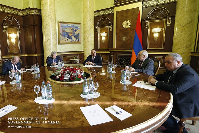 Armenia’s Club of Prime Ministers holds first session
