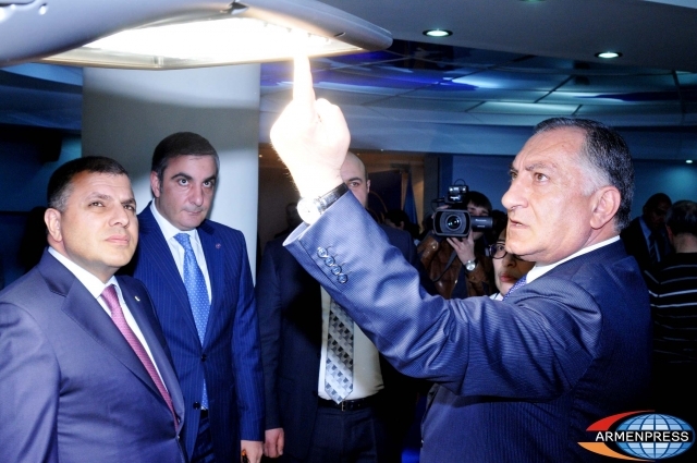 «Մոլորակի ժամ»-ը Երևանում ազդարարվեց էներգախնայող լամպերով 
լուսավորվող պողոտայի բացմամբ