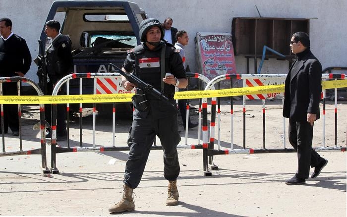 Восемь человек пострадали при взрыве в Каире