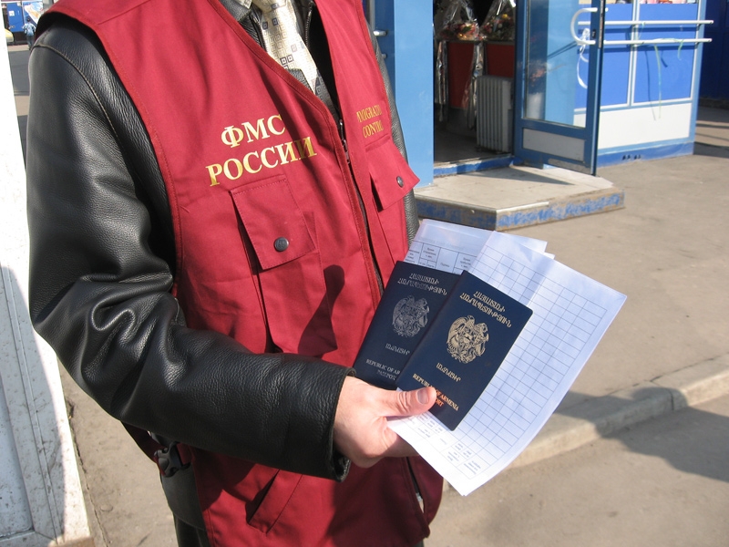 Миграционные службы РФ и РА продолжают изучать заявления  граждан, не 
получивших визу на въезд в РФ