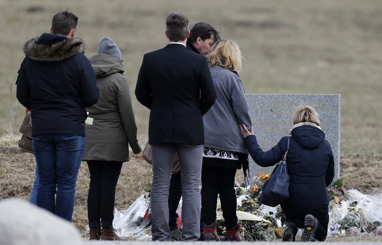 Власти Франции приняли 325 членов семей пассажиров, погибших в результате 
крушения А320
