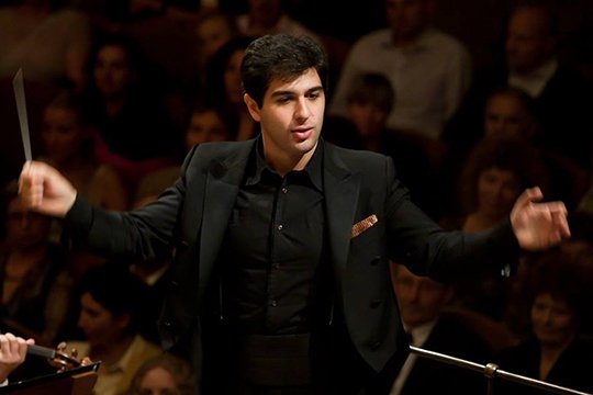 Sergey Smbatyan headed the Warsaw Philharmonic Orchestra during Ludwig
van Beethoven Easter Festival