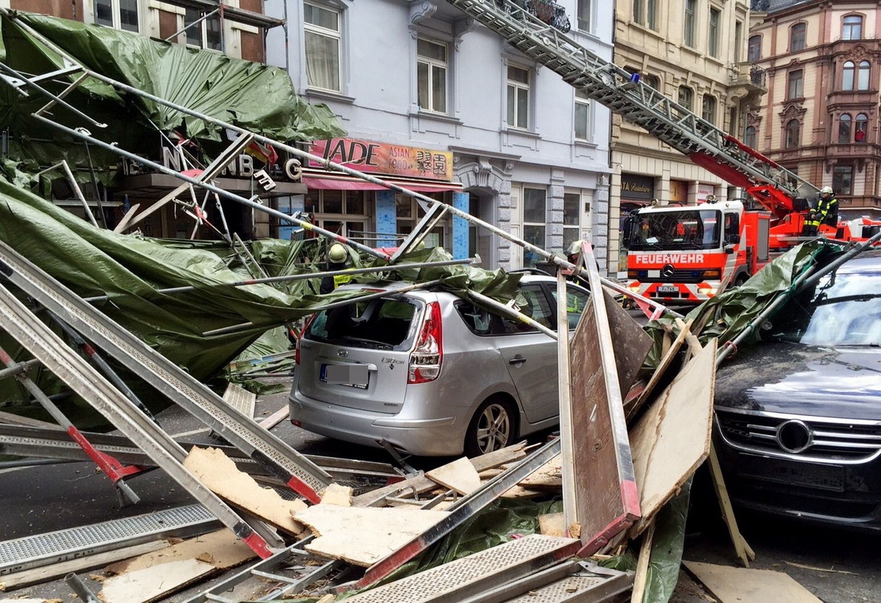 Семь человек стали жертвами урагана в Германии, в Австрии и Швейцарии двое 
погибших