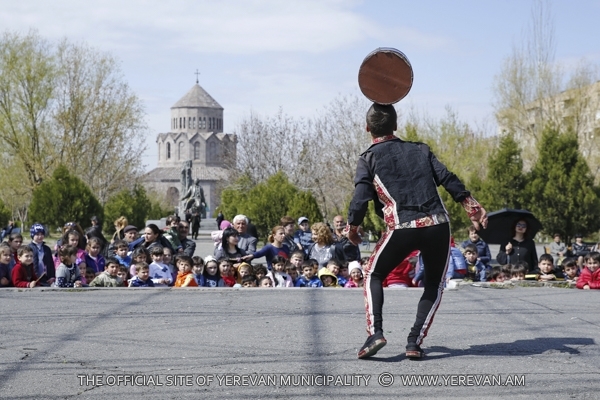 «Երևանյան կրկեսը» ապրիլի 1-ին ծիծաղ է պարգևել մայրաքաղաքի մանուկներին