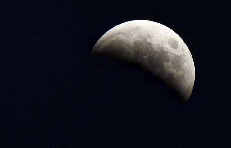 Shortest total lunar eclipse of century rises Saturday
