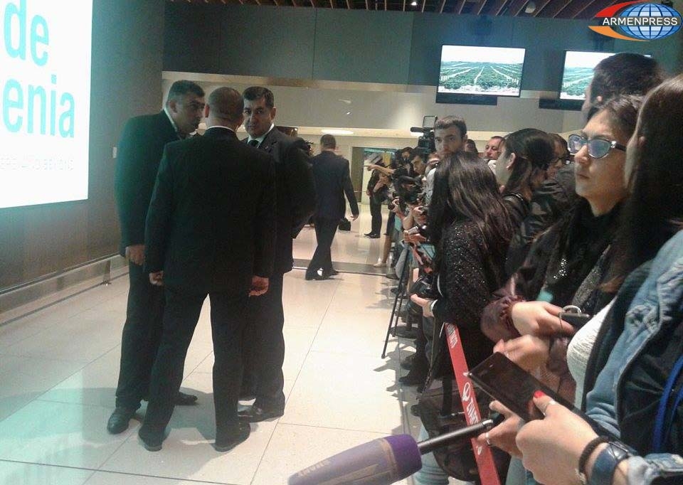 Citizens preparing to greet the Kardashians at Zvartnots International
Airport (updated)
