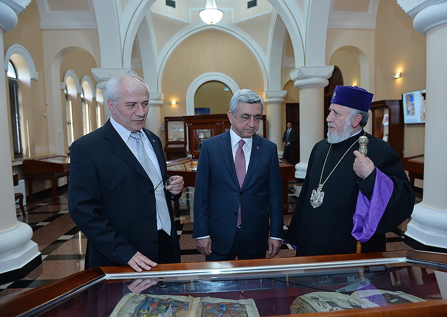 Президент Армении присутствовал на открытии армян выставки «Пережившие 
рукописи» и презентации фильма «Кемальские погромы»