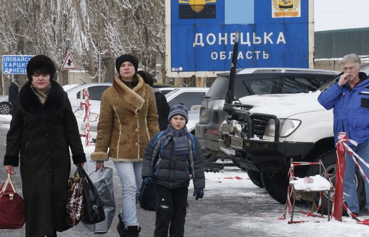 Refugee numbers in Ukraine conflict soar to over 800,000: UN