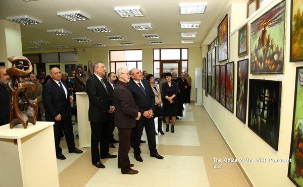 Karabakh President attends exhibition devoted to Armenian Genocide centennial at 
Stepanakert city gallery