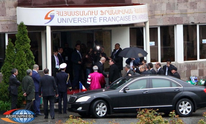 Президент Франции посетил Французский университет Армении