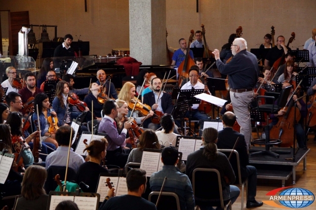  Աշխարհի 43 երկրների երաժիշտները՝ Ցեղասպանության դեմ. 
մեկնարկել է «24/04» նվագախմբի համերգը. ՈՒՂԻՂ